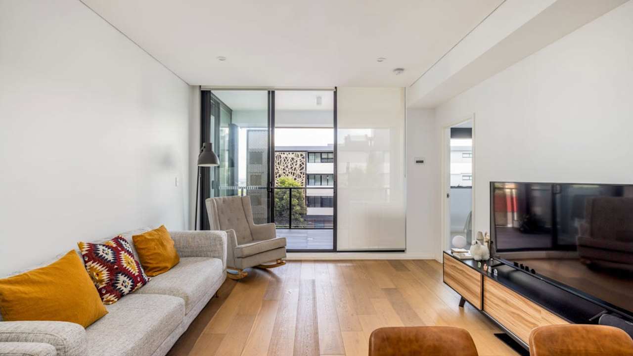 Unfurnished room with own bathroom