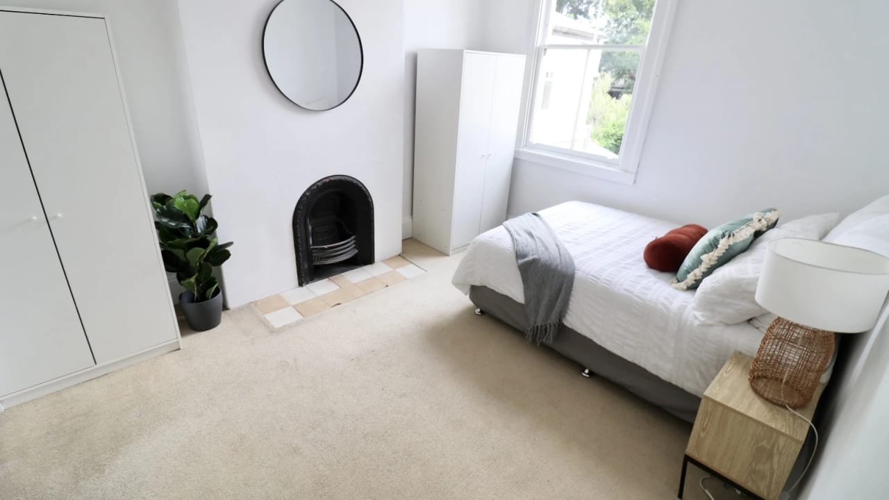 Room in a share house