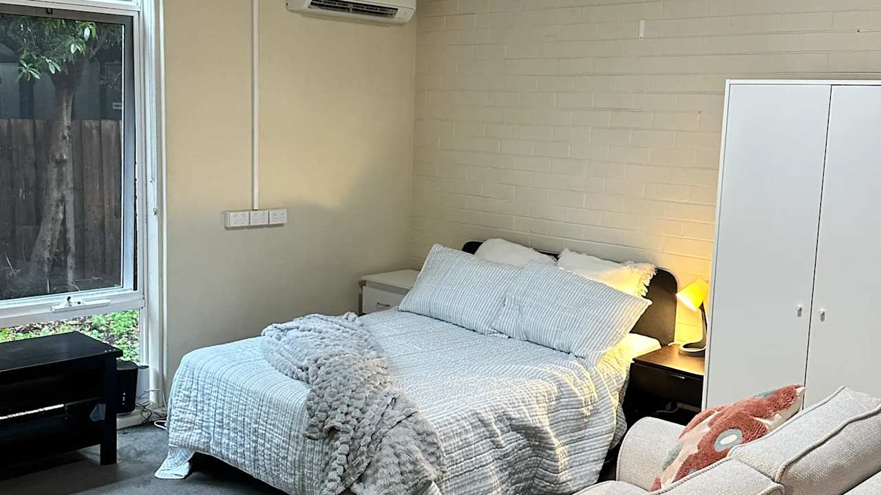 Furnished room studio flat for rent