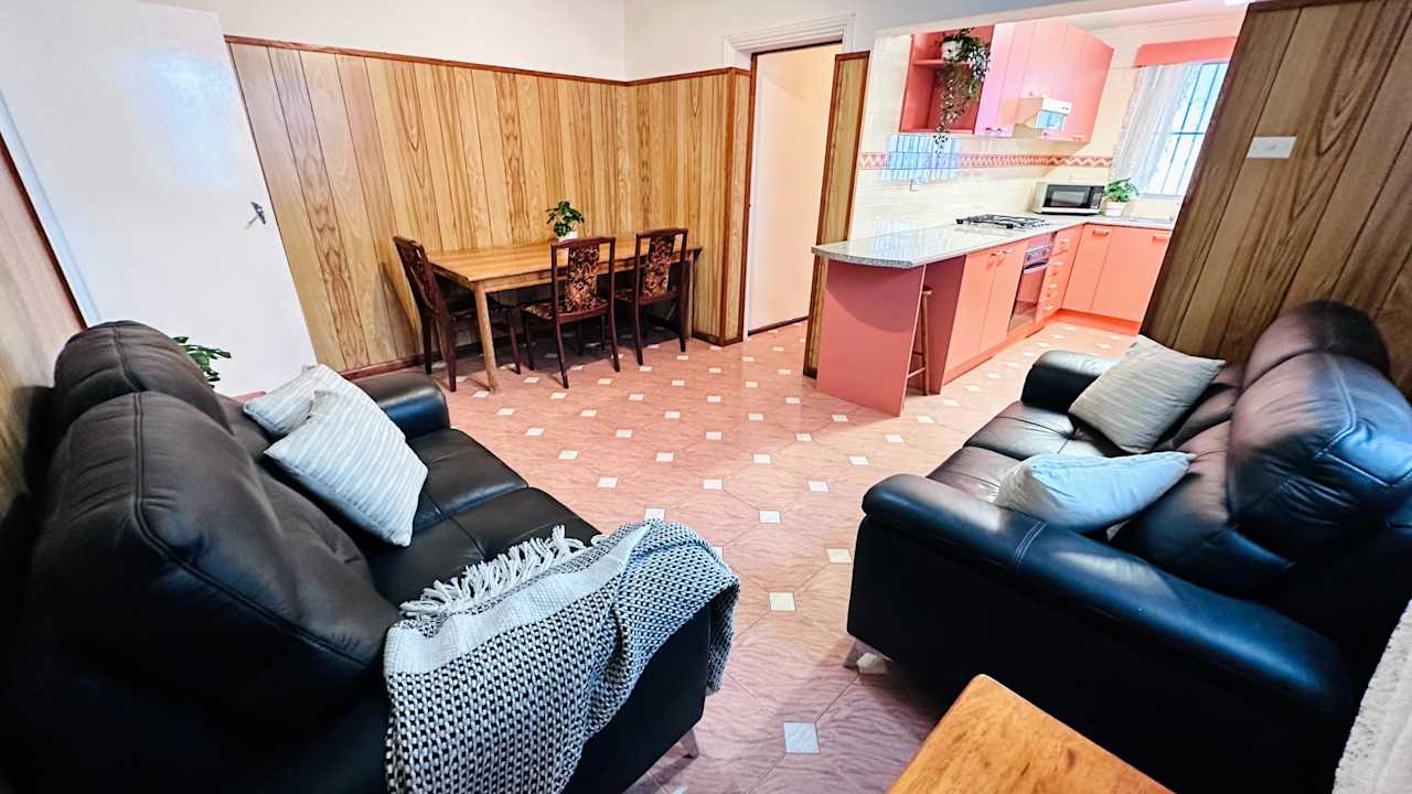 Furnished room in a flatshare