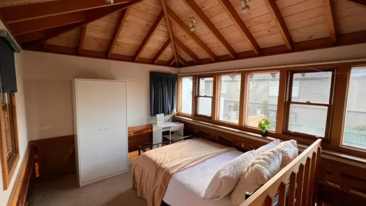 Furnished room in a flatshare