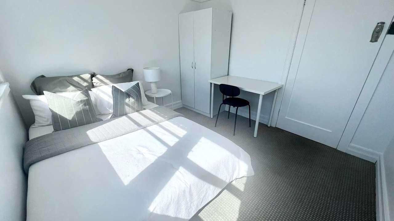 Room in a share house