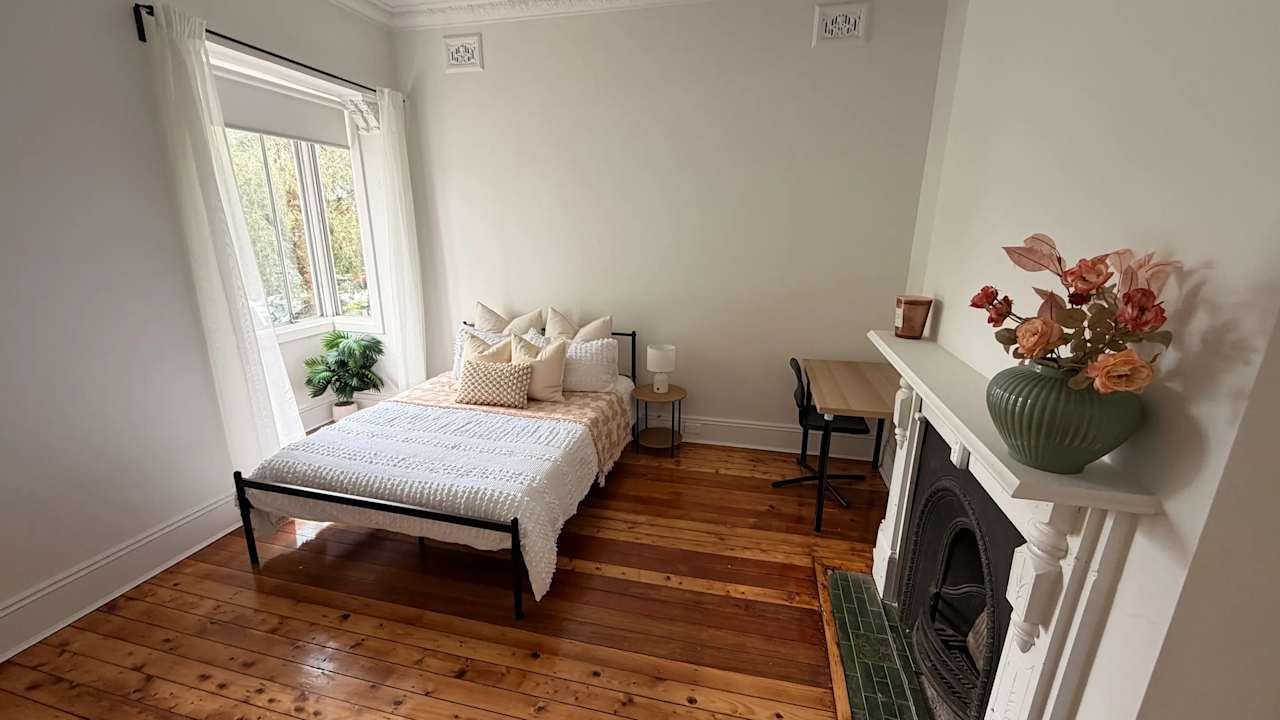 Room in a share house