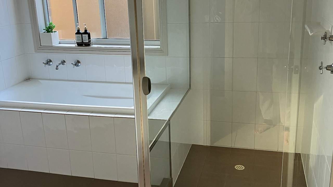 Unfurnished room in a share house
