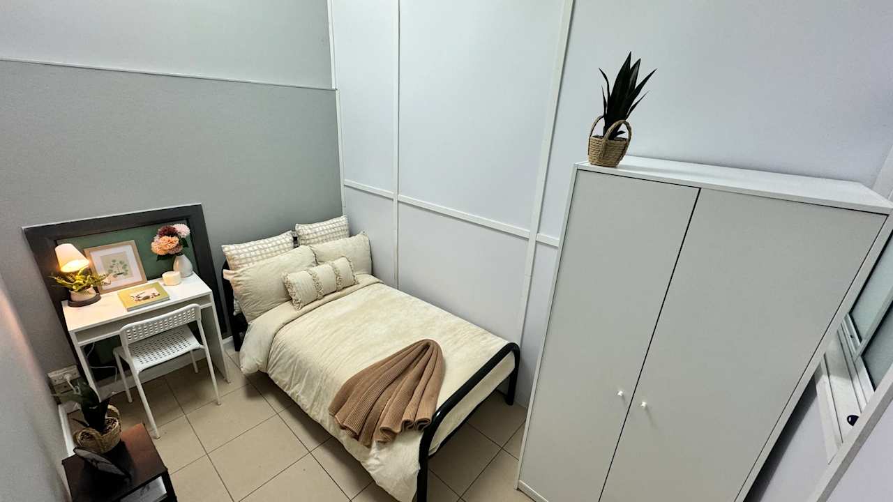 Furnished room in a share house