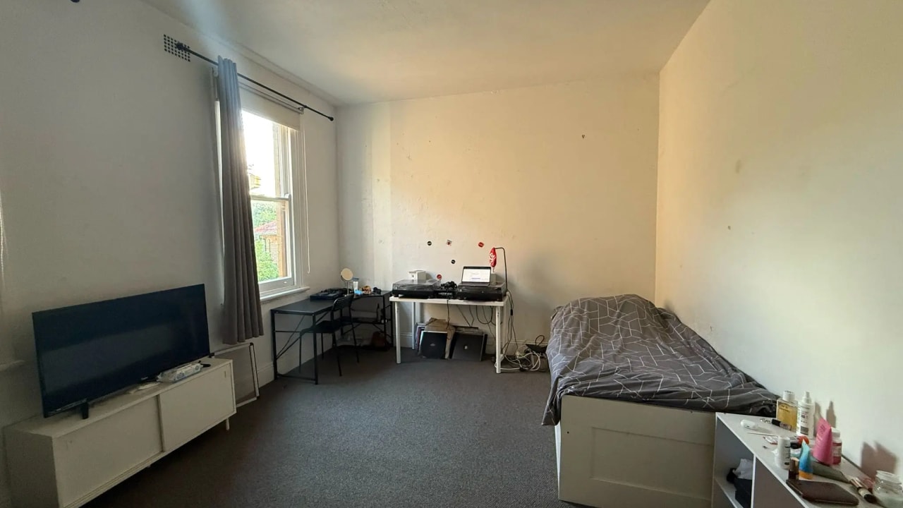 Furnished room in a flatshare