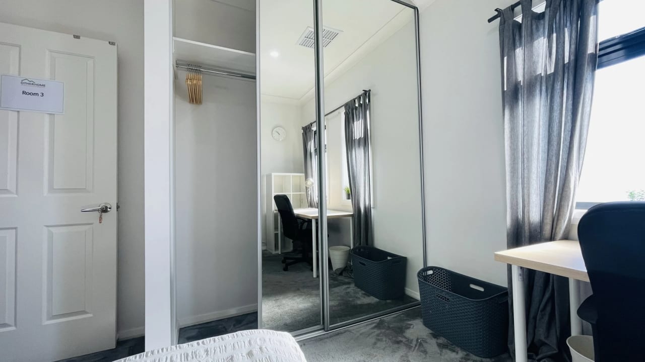 Furnished room in a share house