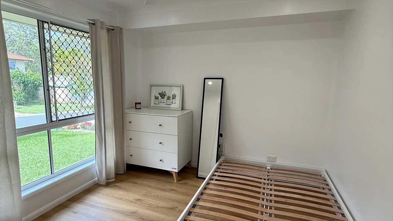 Furnished room in a share house