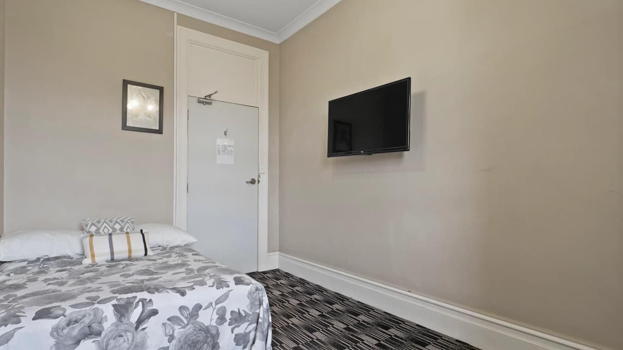 Furnished room with own bathroom