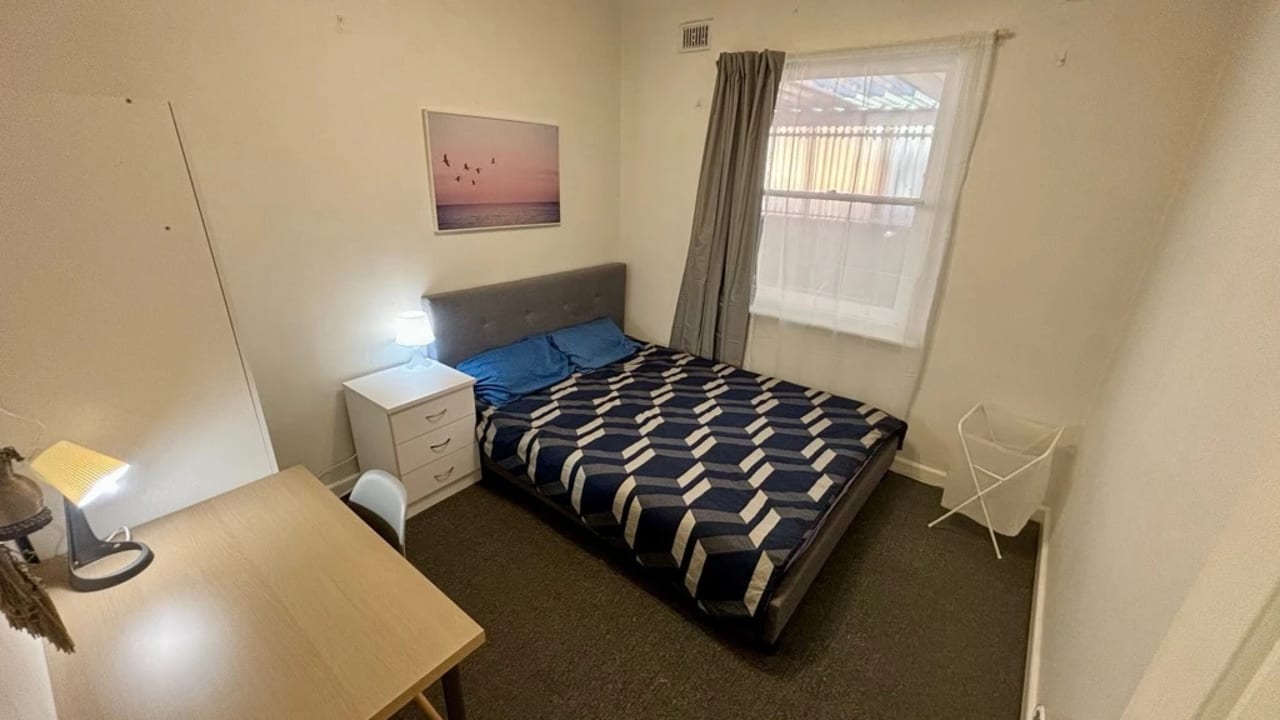 Room in a share house