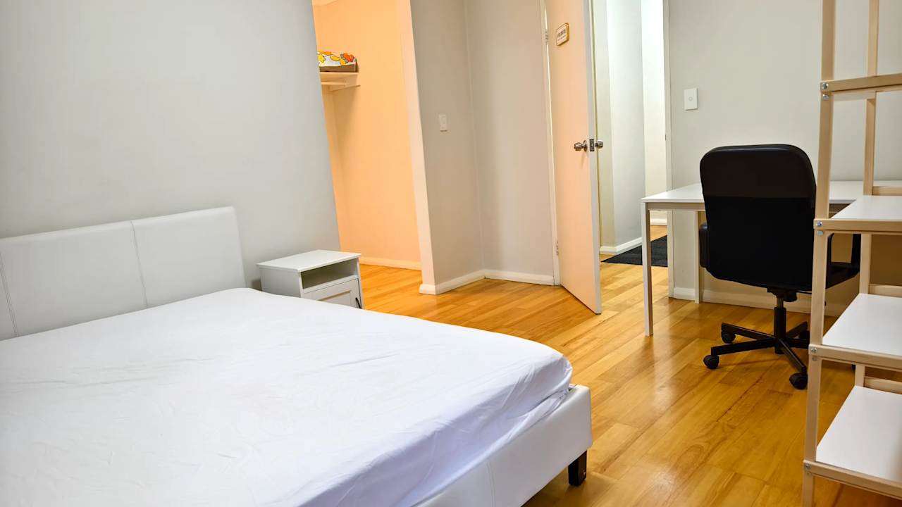 Furnished room with ensuite in a flatshare