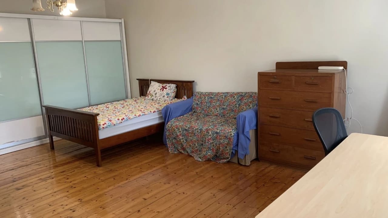 Furnished room in a share house