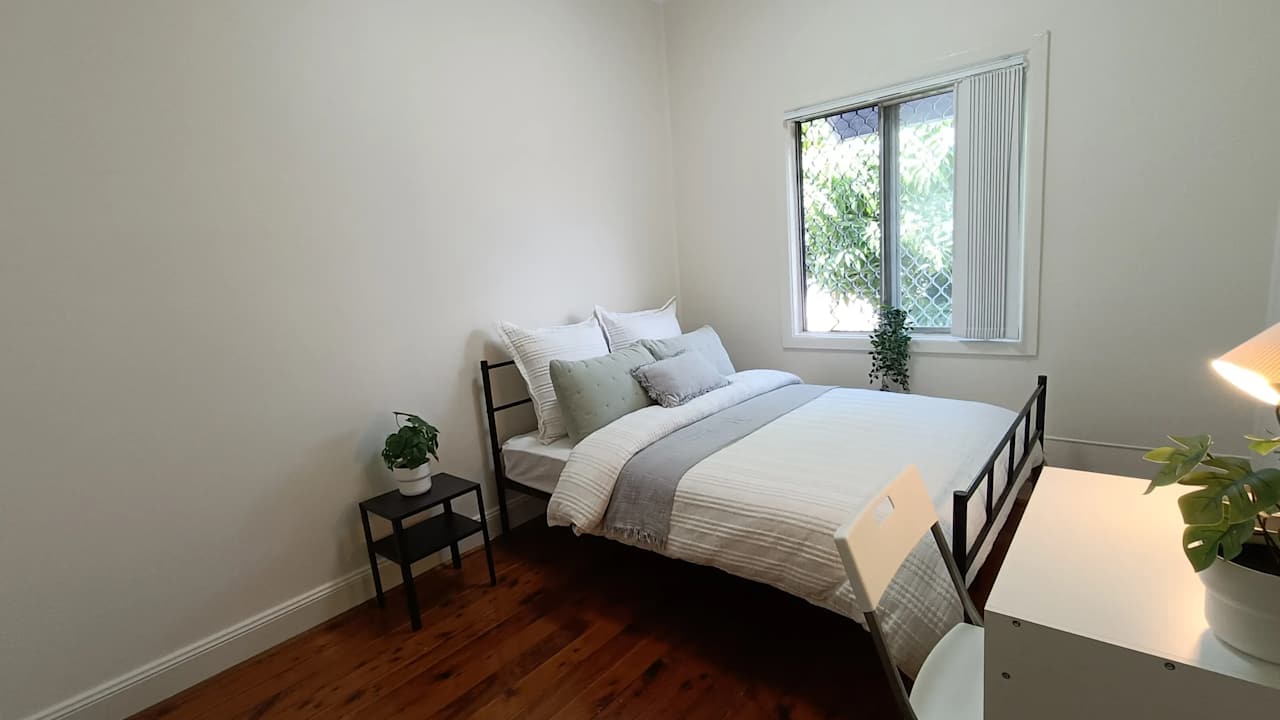 Furnished room in a flatshare