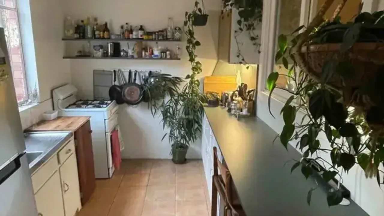 Furnished room in a share house