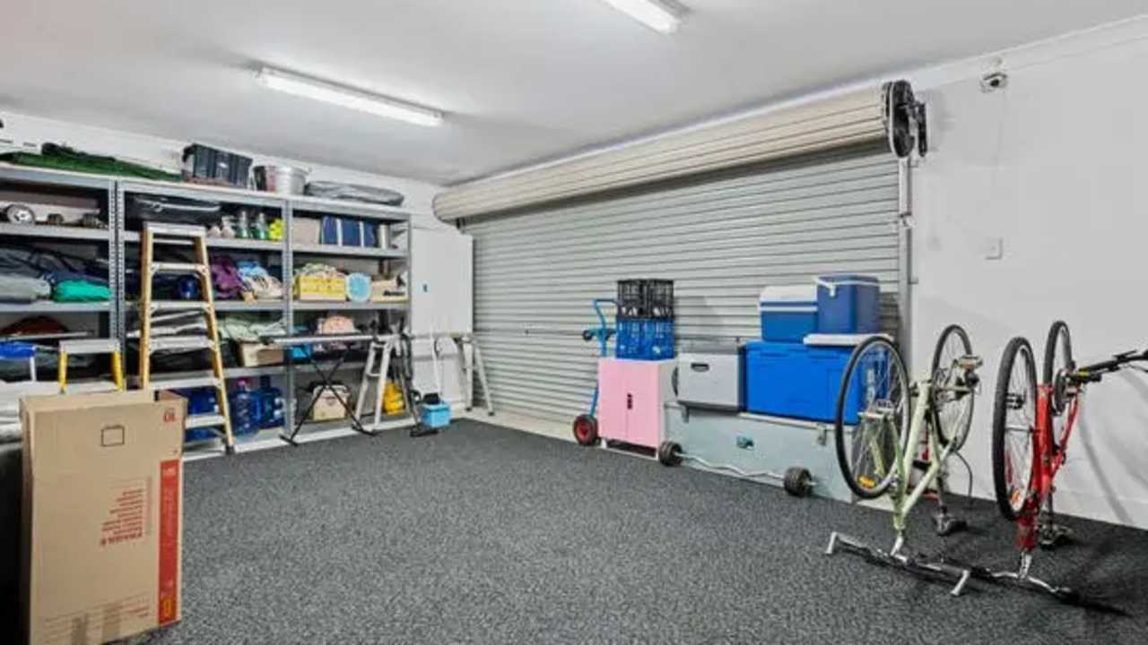 Unfurnished room in a flatshare