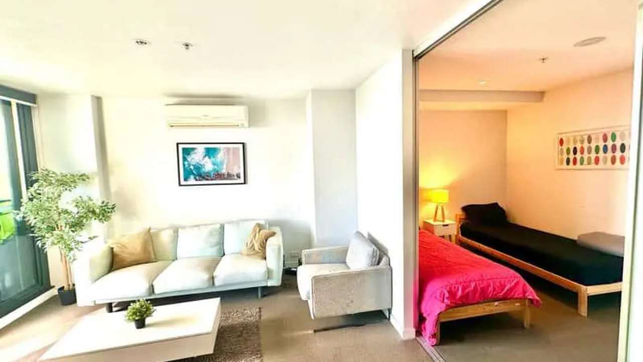 Furnished room in a flatshare