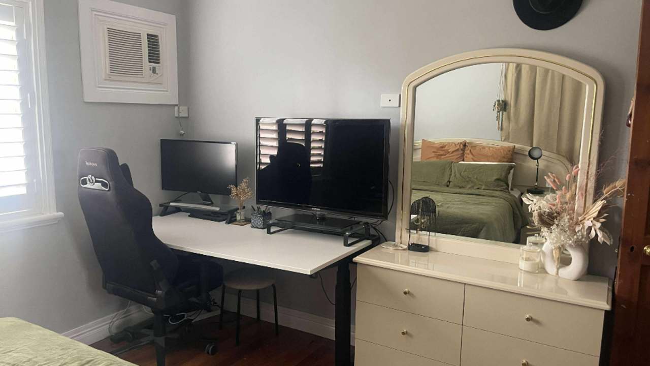 Unfurnished room in a share house