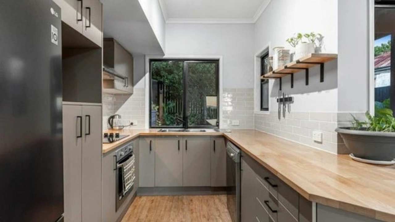 Unfurnished room in a flatshare