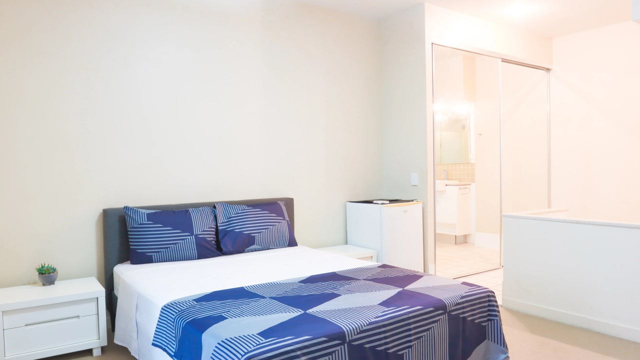 Furnished room with ensuite in a flatshare
