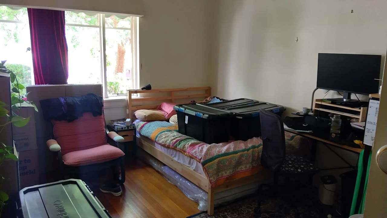 Unfurnished room in a flatshare