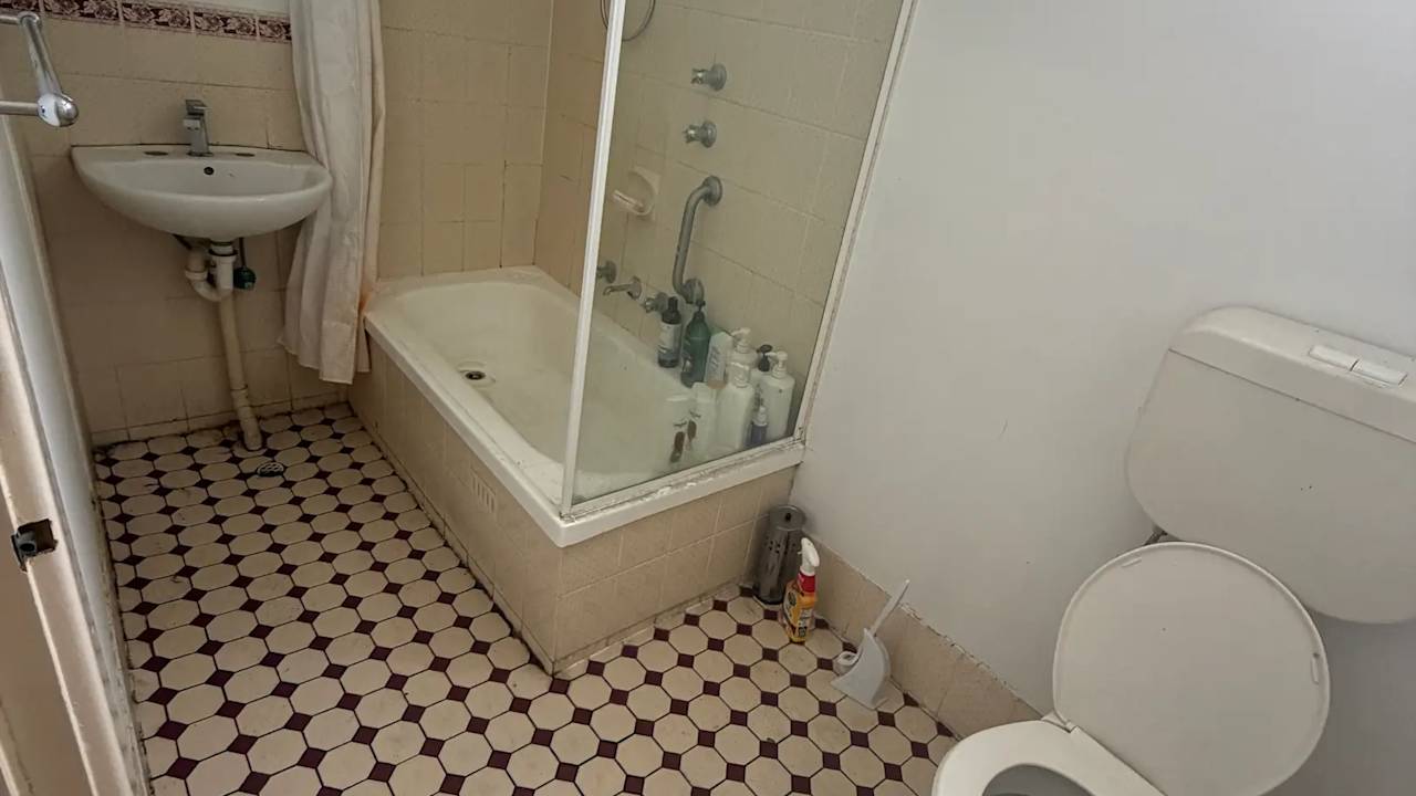 Furnished room in a share house