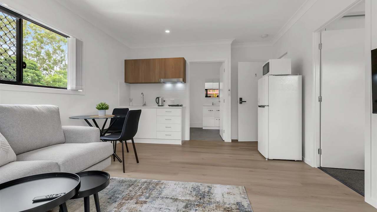 Unfurnished room studio flat for rent