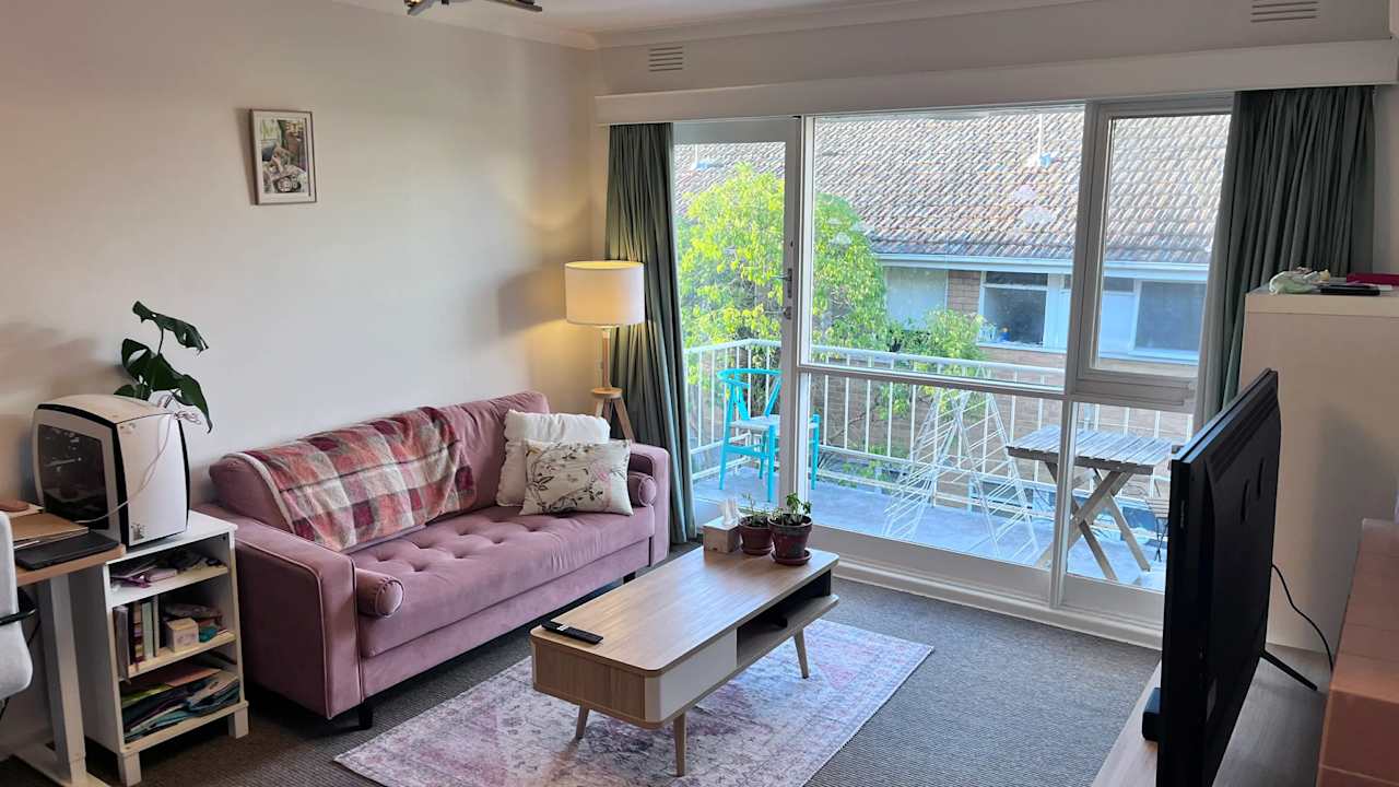 Unfurnished room in a flatshare