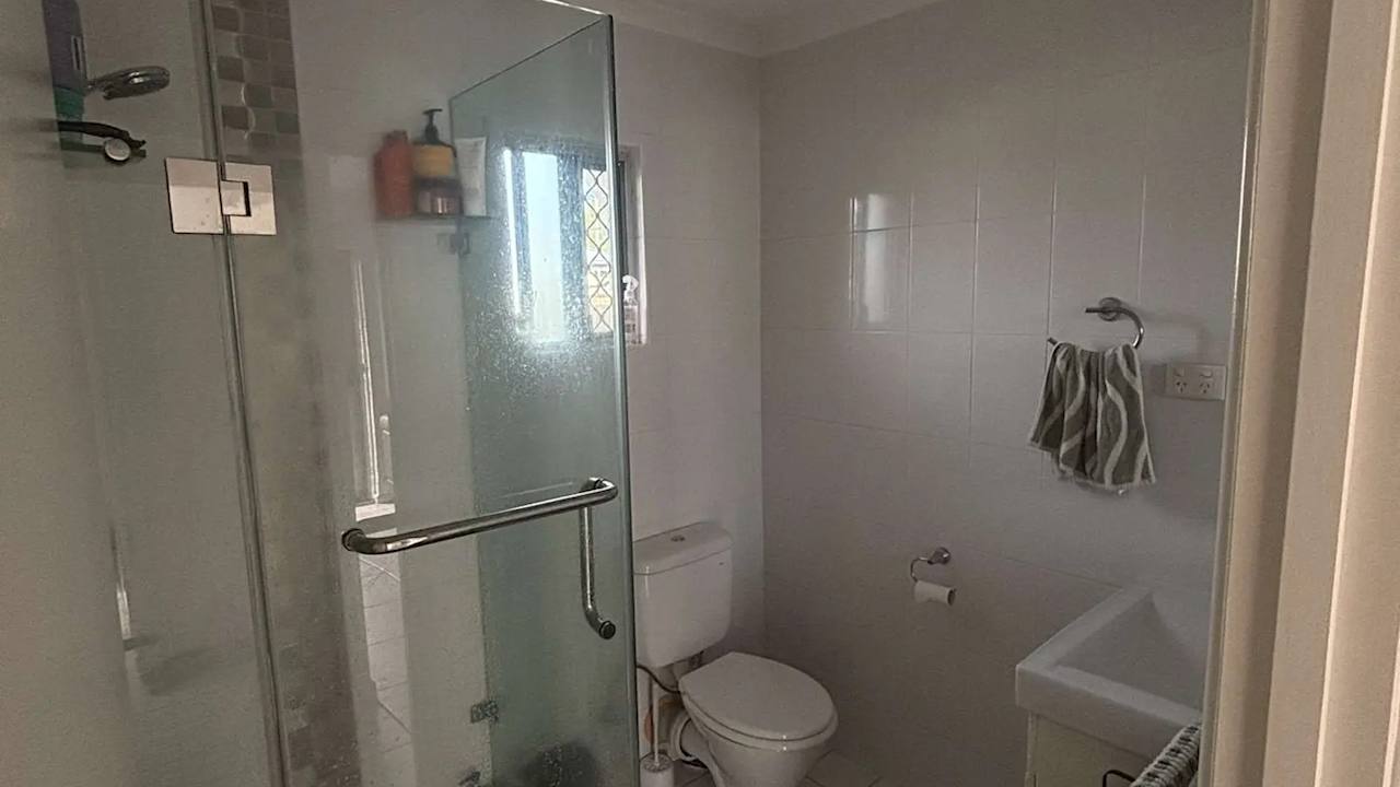 Unfurnished room in a flatshare