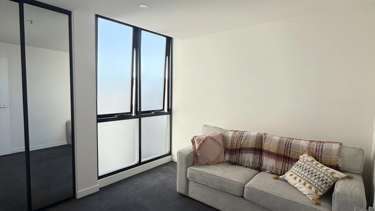 Unfurnished room with own bathroom