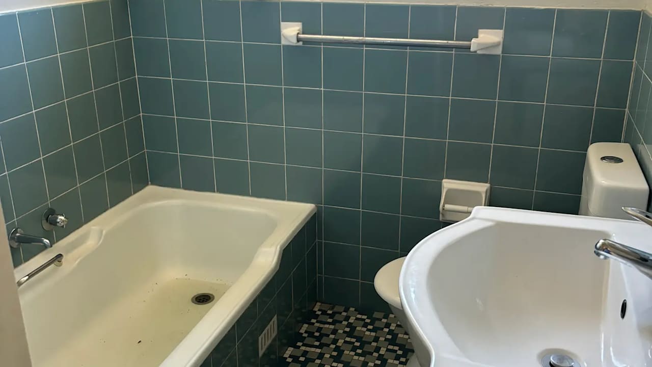 Unfurnished room in a flatshare