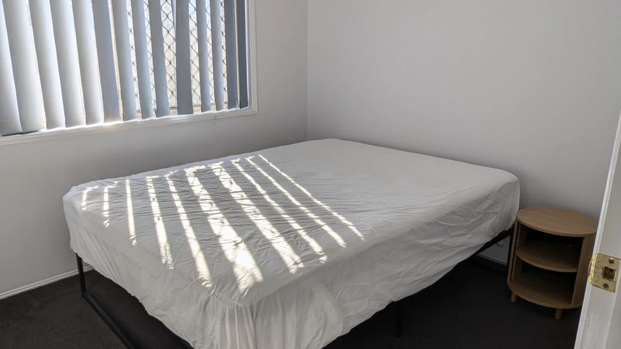 Room in a share house