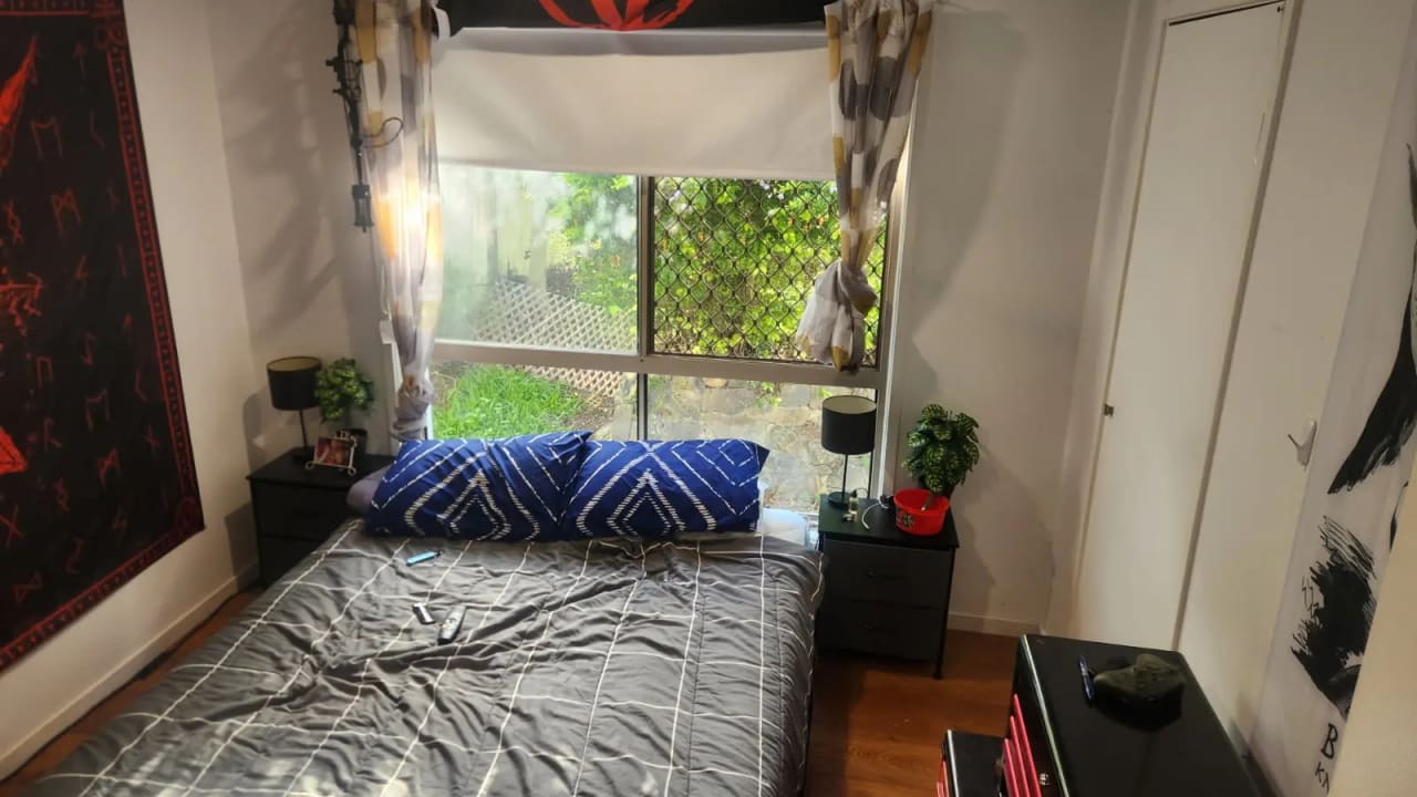 Room in a share house