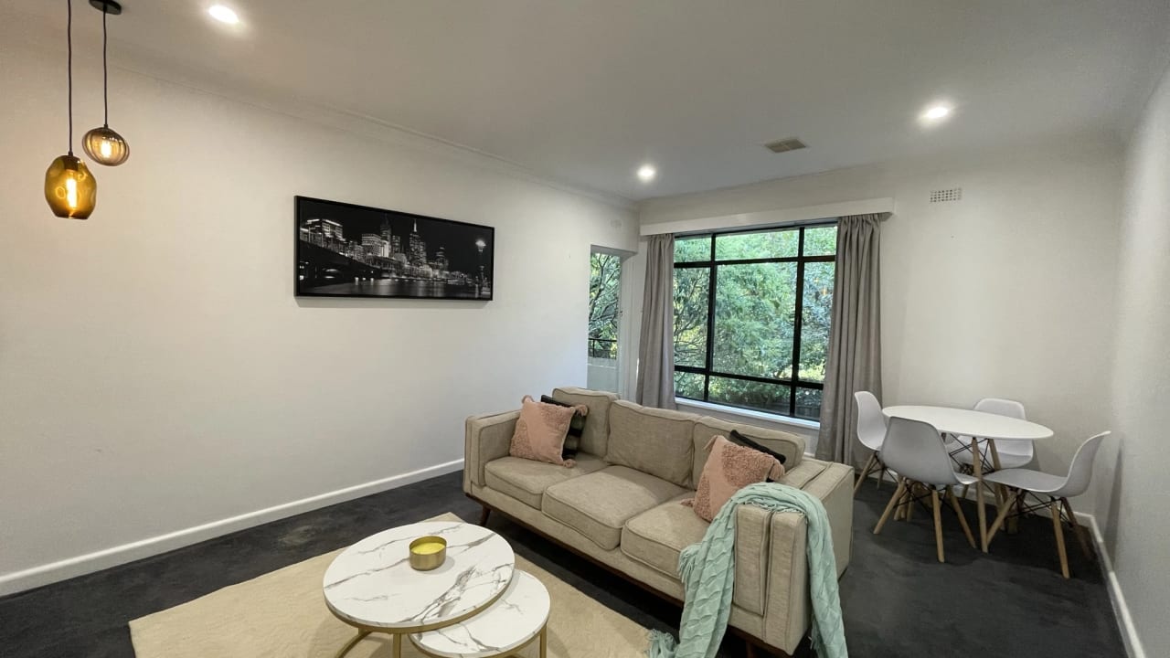 Furnished room in a flatshare