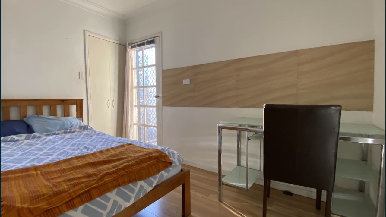 Furnished room in a flatshare