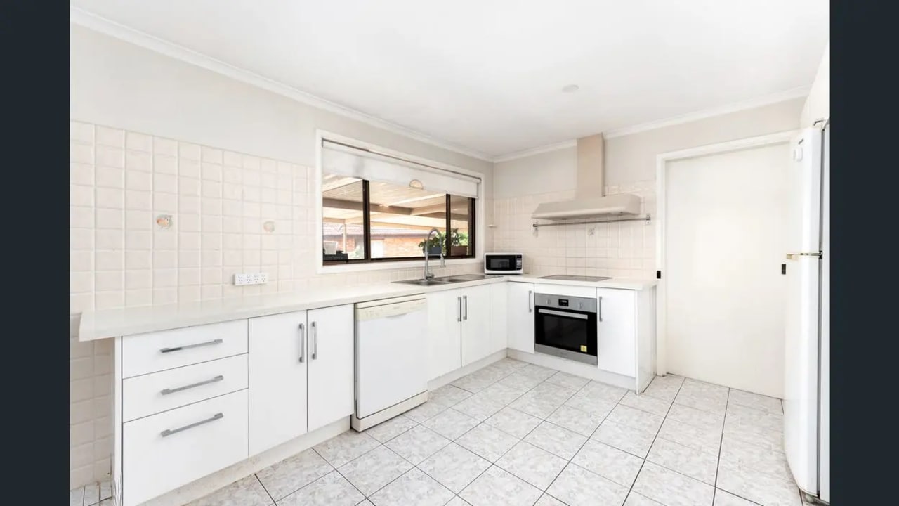 Room in a share house