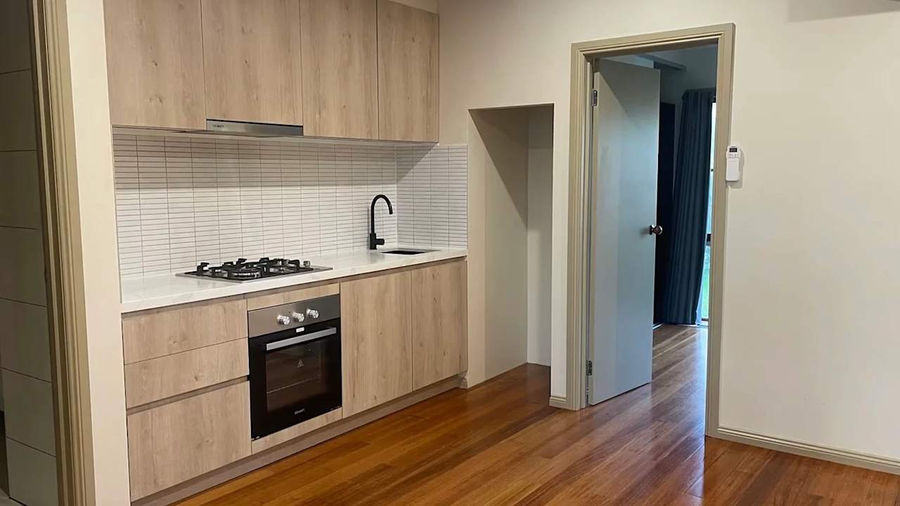 Unfurnished room studio flat for rent