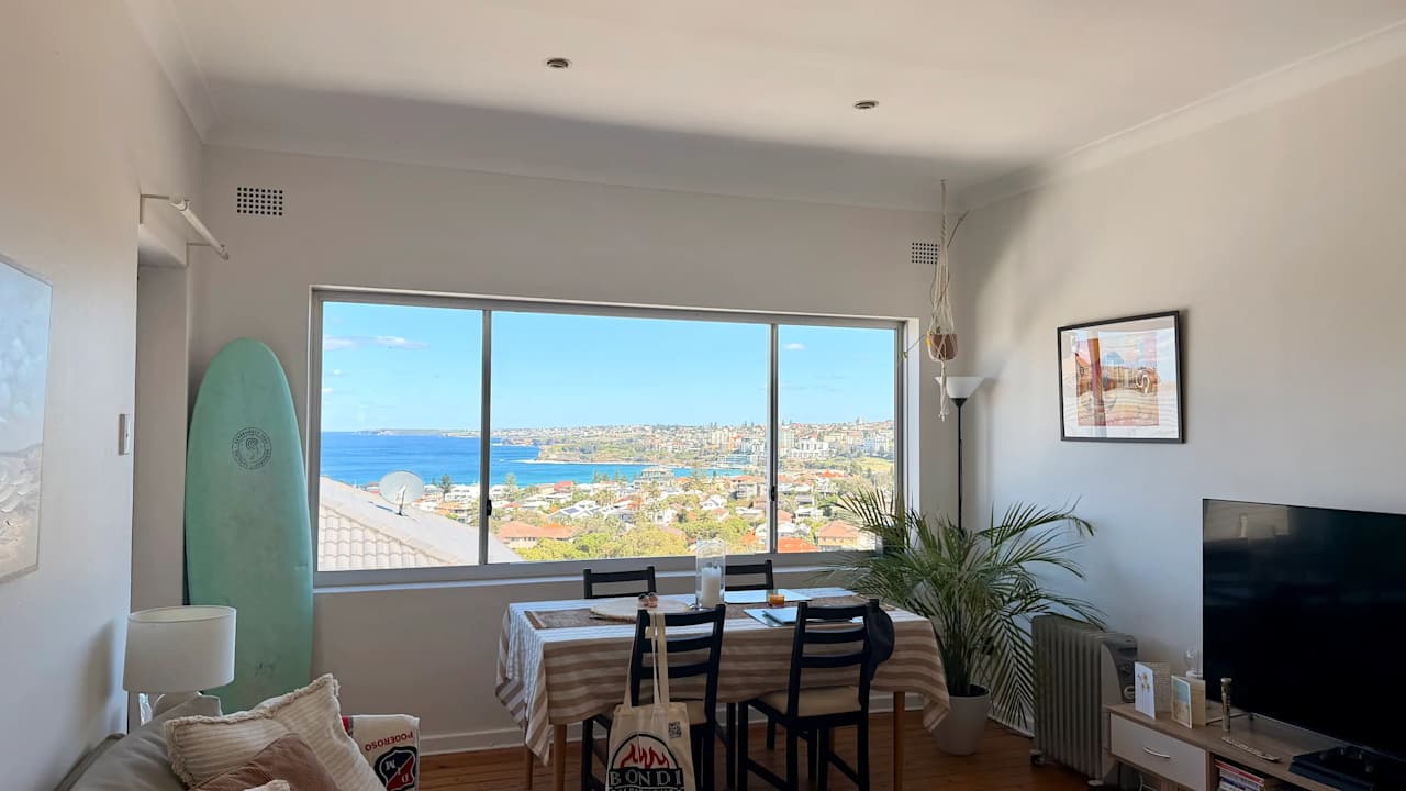 Furnished room in a flatshare