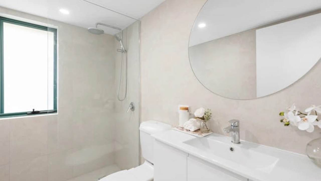 Unfurnished room with own bathroom