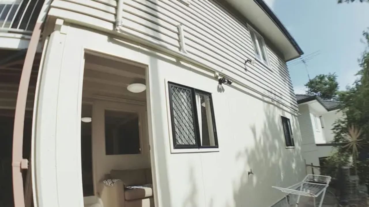 Whole property with 1 room for rent