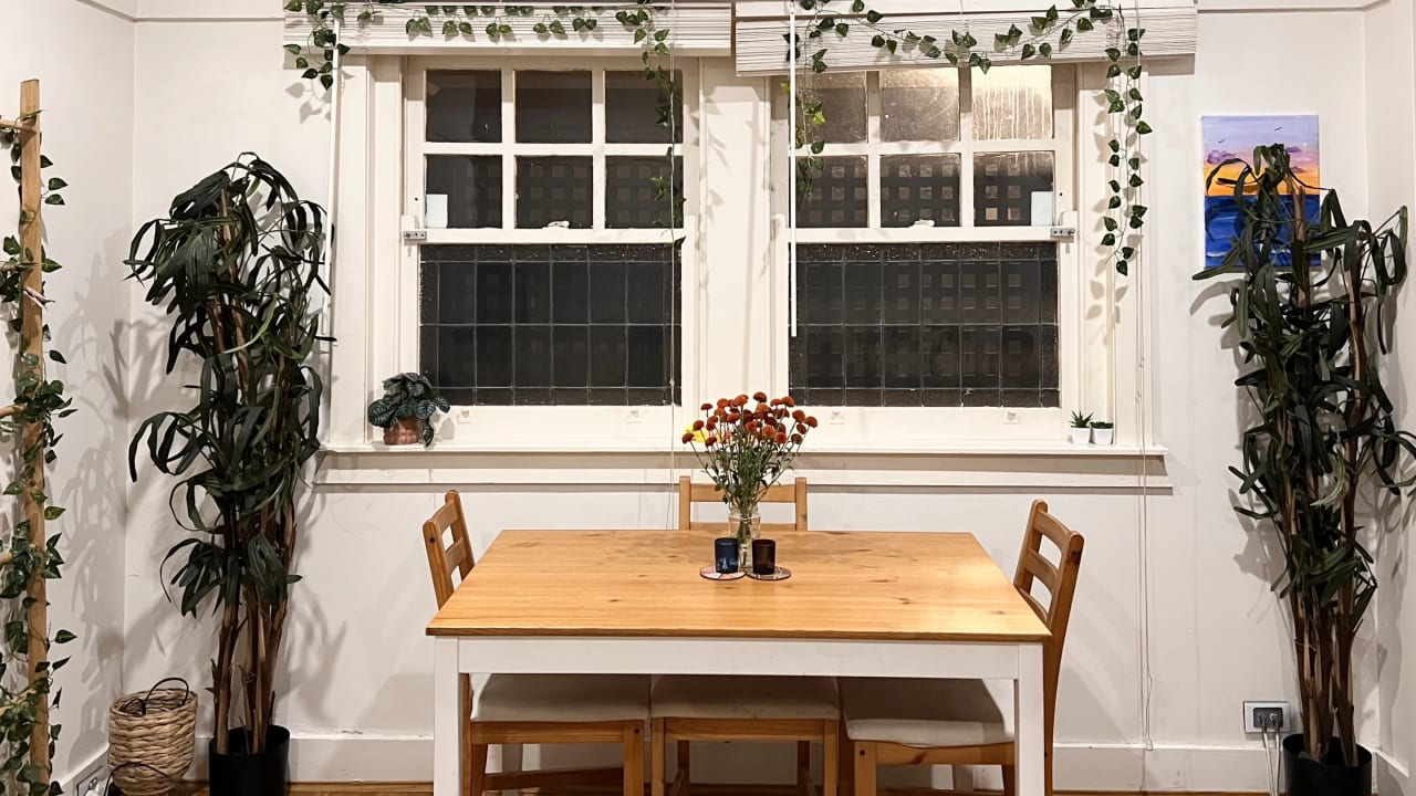 Furnished room in a flatshare