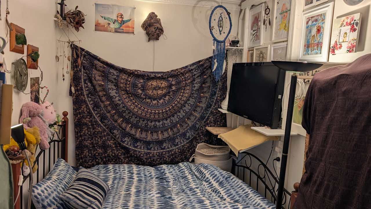 Furnished room in a share house