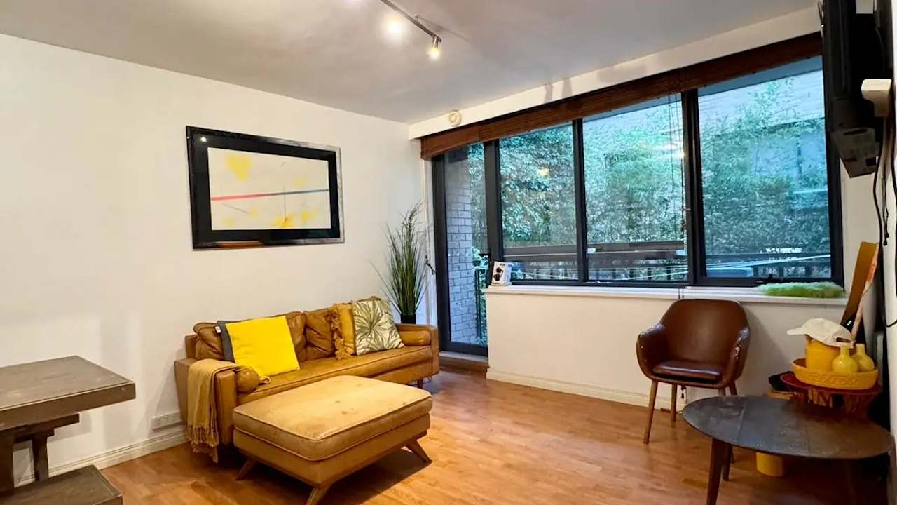 Furnished room in a flatshare