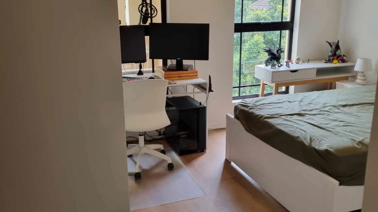 Furnished room with ensuite in a flatshare