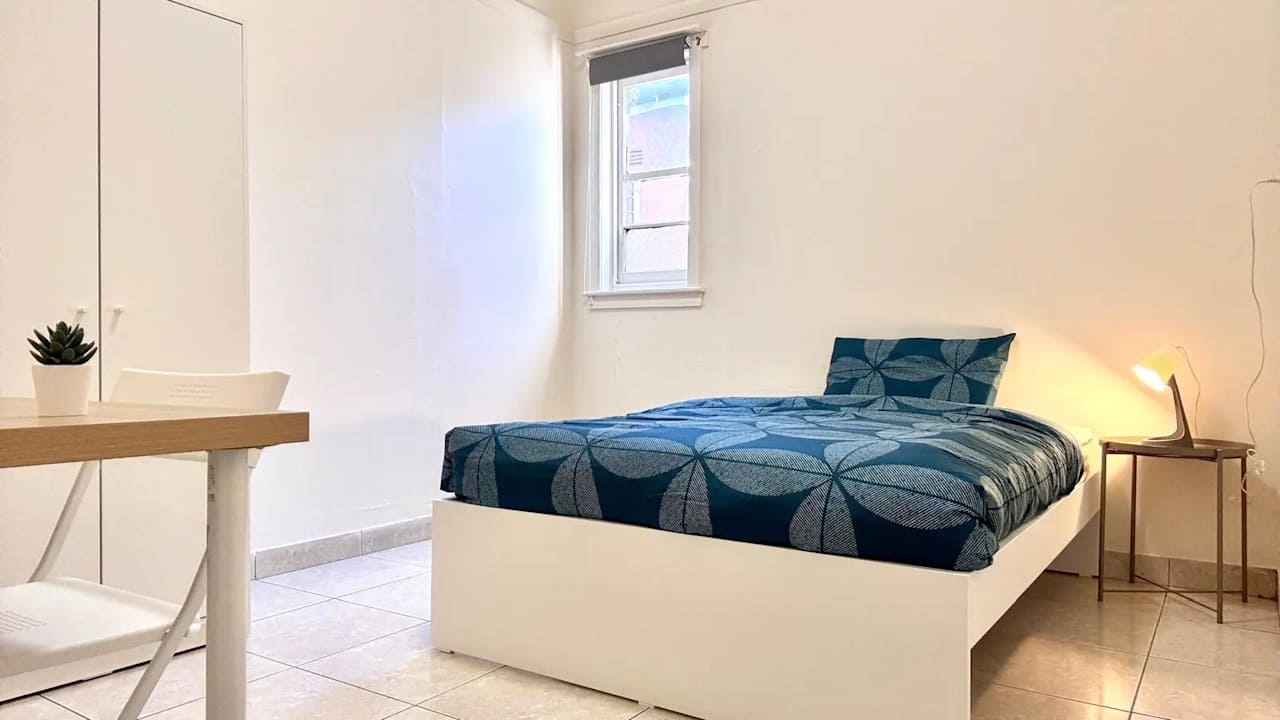 Furnished room in a share house