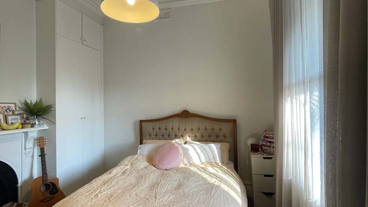 Room in a share house