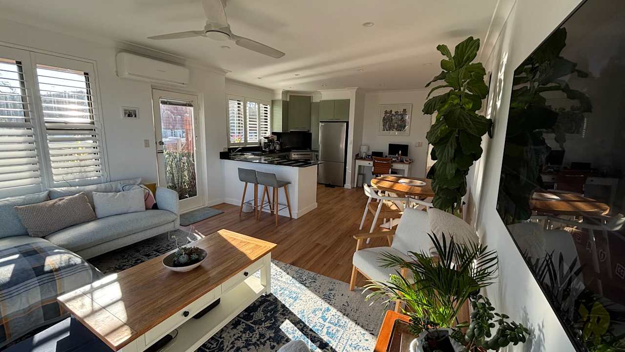 Furnished room in a flatshare