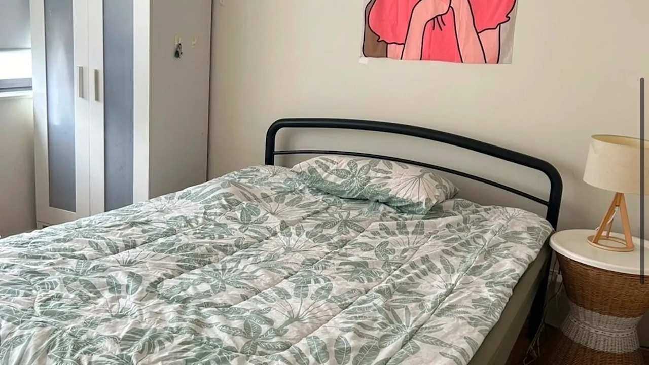 Furnished room in a flatshare