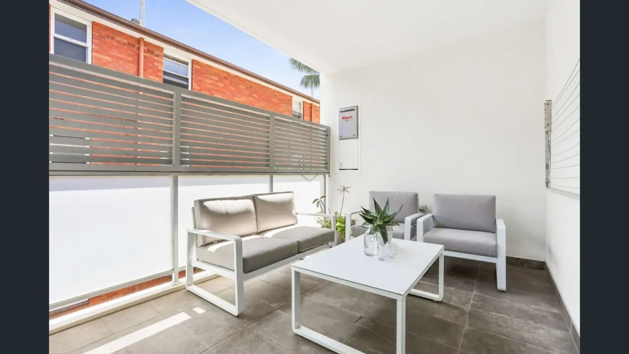 Furnished room in a flatshare