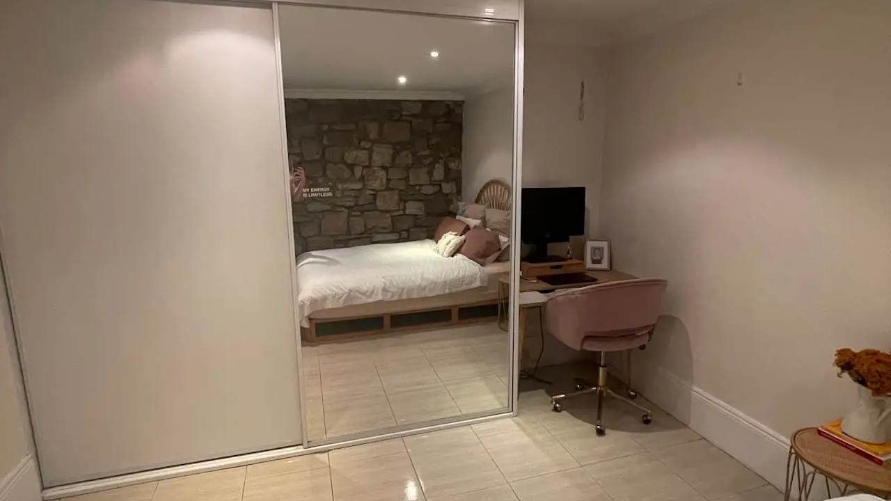 Furnished room in a share house