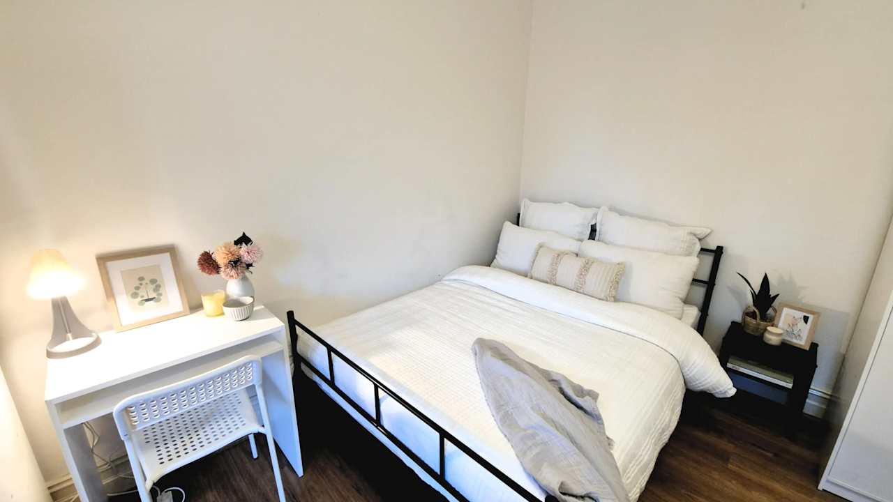 Furnished room in a share house